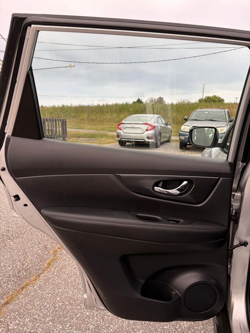 2018 Nissan Rogue Stock #546762 — photo 16 of 32