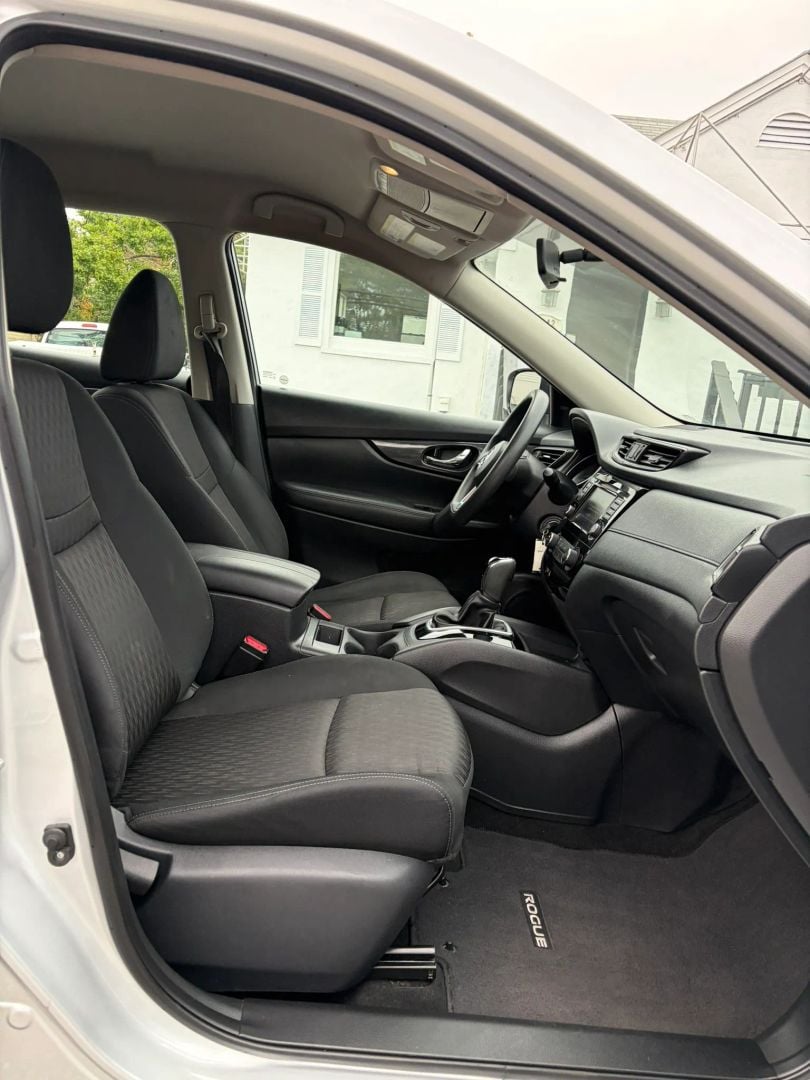2018 Nissan Rogue Stock #546762 — photo 11 of 32