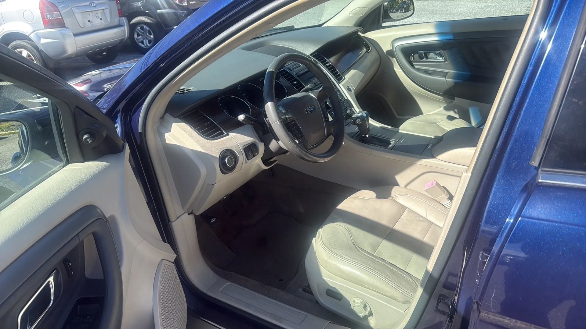 2011 Ford Taurus Stock #162839 — photo 4 of 13
