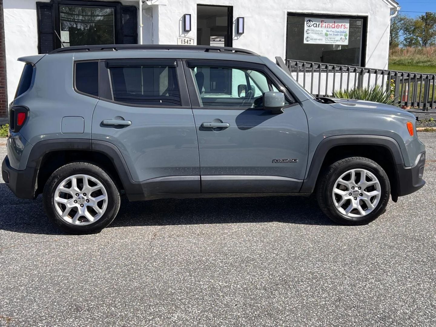 2017 Jeep Renegade Stock #G13466 — photo 3 of 16
