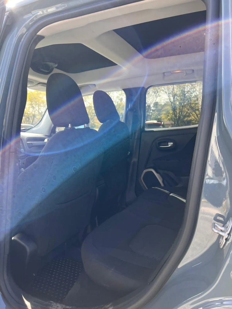 2017 Jeep Renegade Stock #G13466 — photo 14 of 16