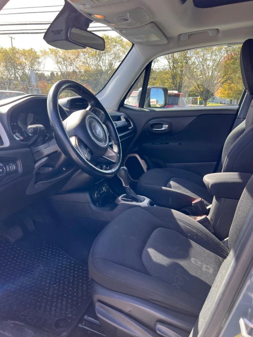 2017 Jeep Renegade Stock #G13466 — photo 11 of 16