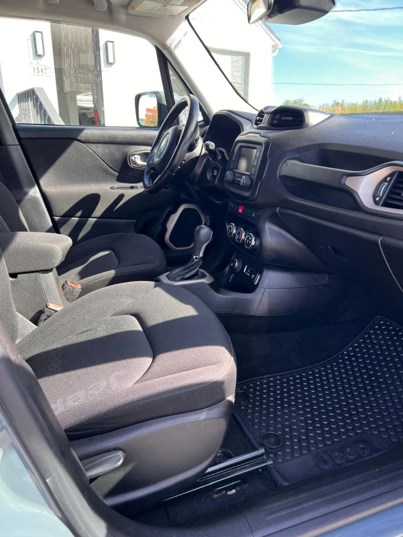 2017 Jeep Renegade Stock #G13466 — photo 12 of 16